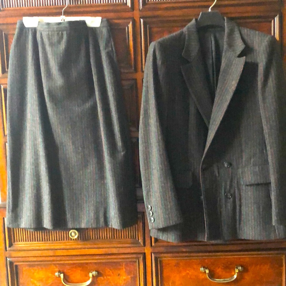 Wool tailor made grey with coloured spin stripe suit.